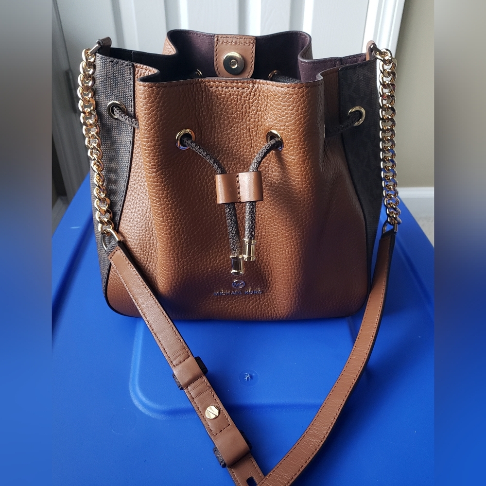 MICHAEL KORS Brown Leather Phoebe Bucket Shoulder/Crossbody Bag